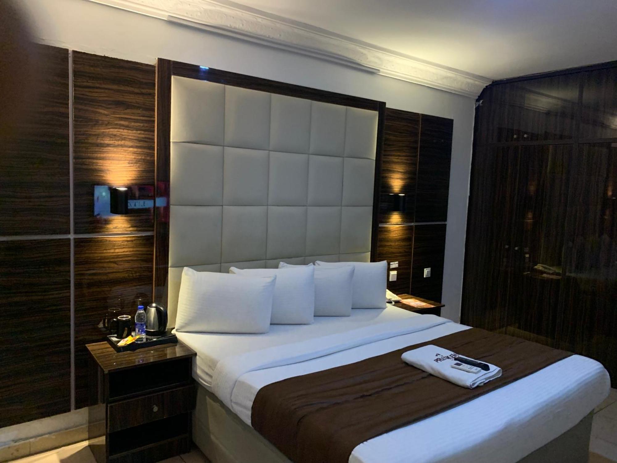 Presken Hotels @ Victoria Island Apese Esterno foto