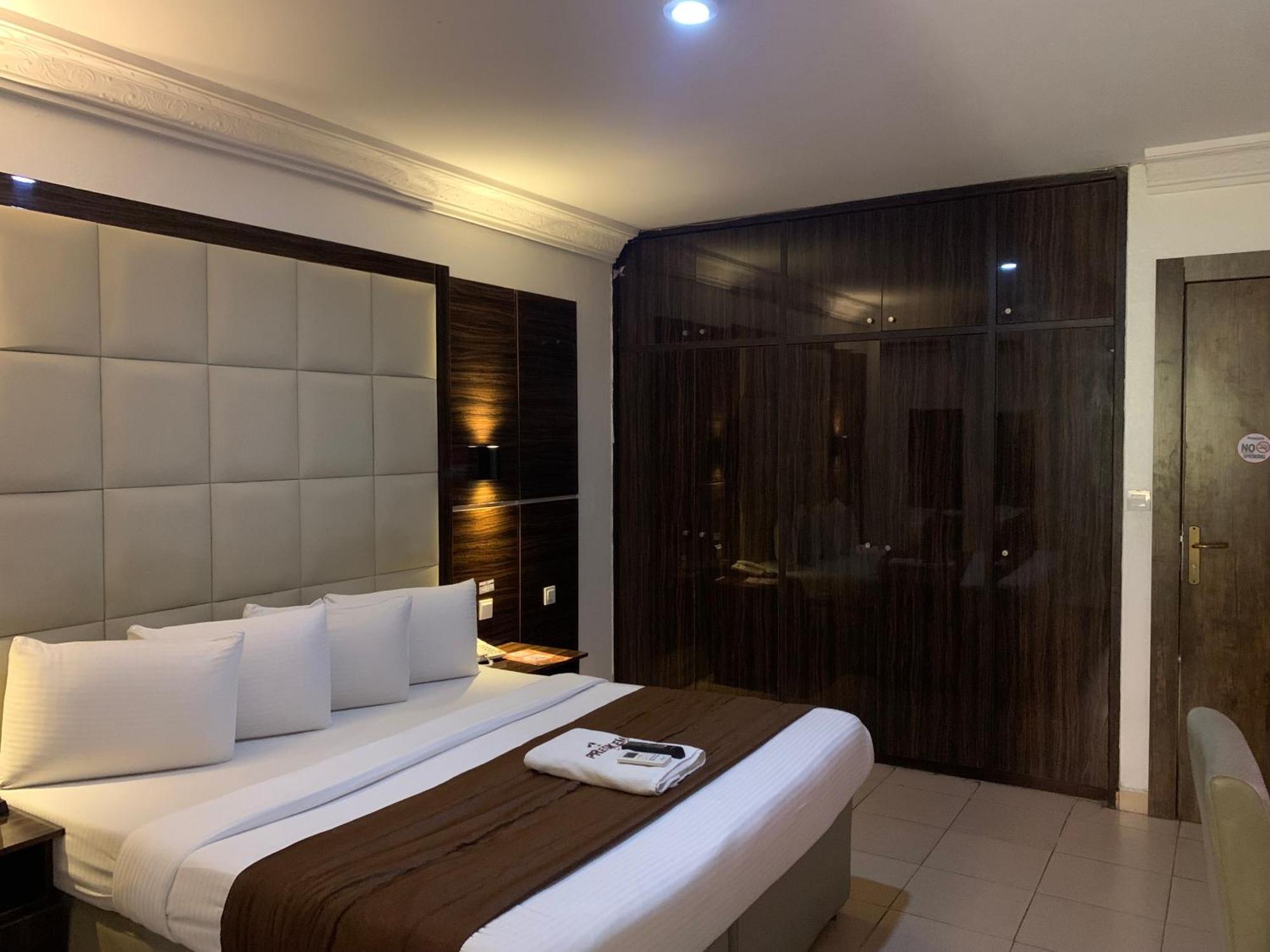 Presken Hotels @ Victoria Island Apese Esterno foto