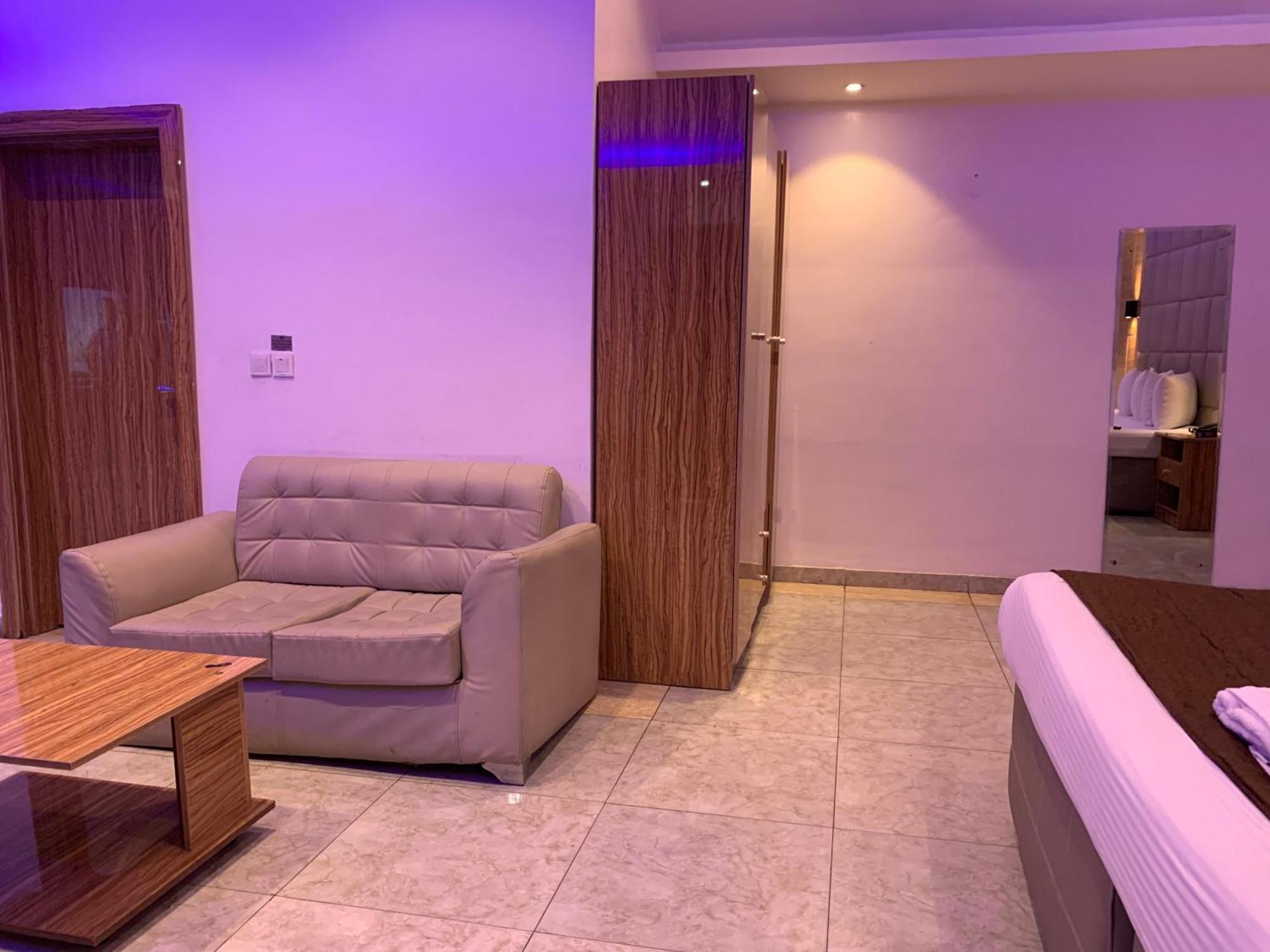 Presken Hotels @ Victoria Island Apese Esterno foto